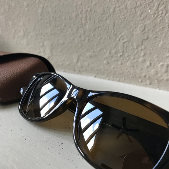 Ray-Ban Wayfarer Sunglasses + Case - Picture 5 of 7